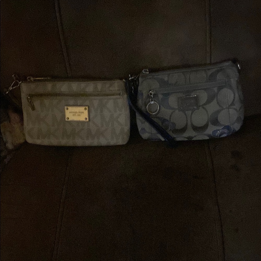 Gray Clutch Wristlet with Reflective Pattern